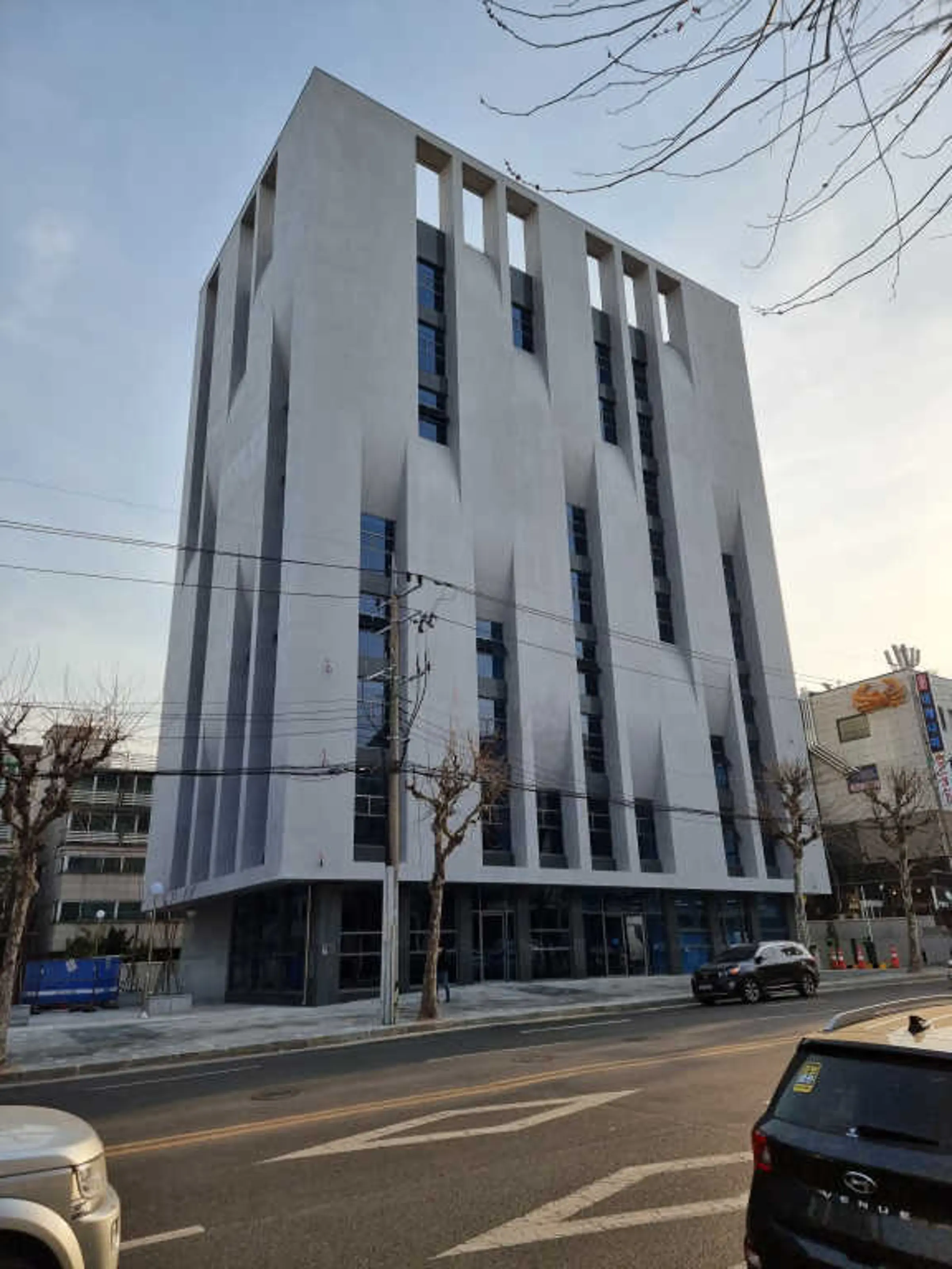 Budynek komercyjno-biurowy Seochodong Zigzag w Seulu