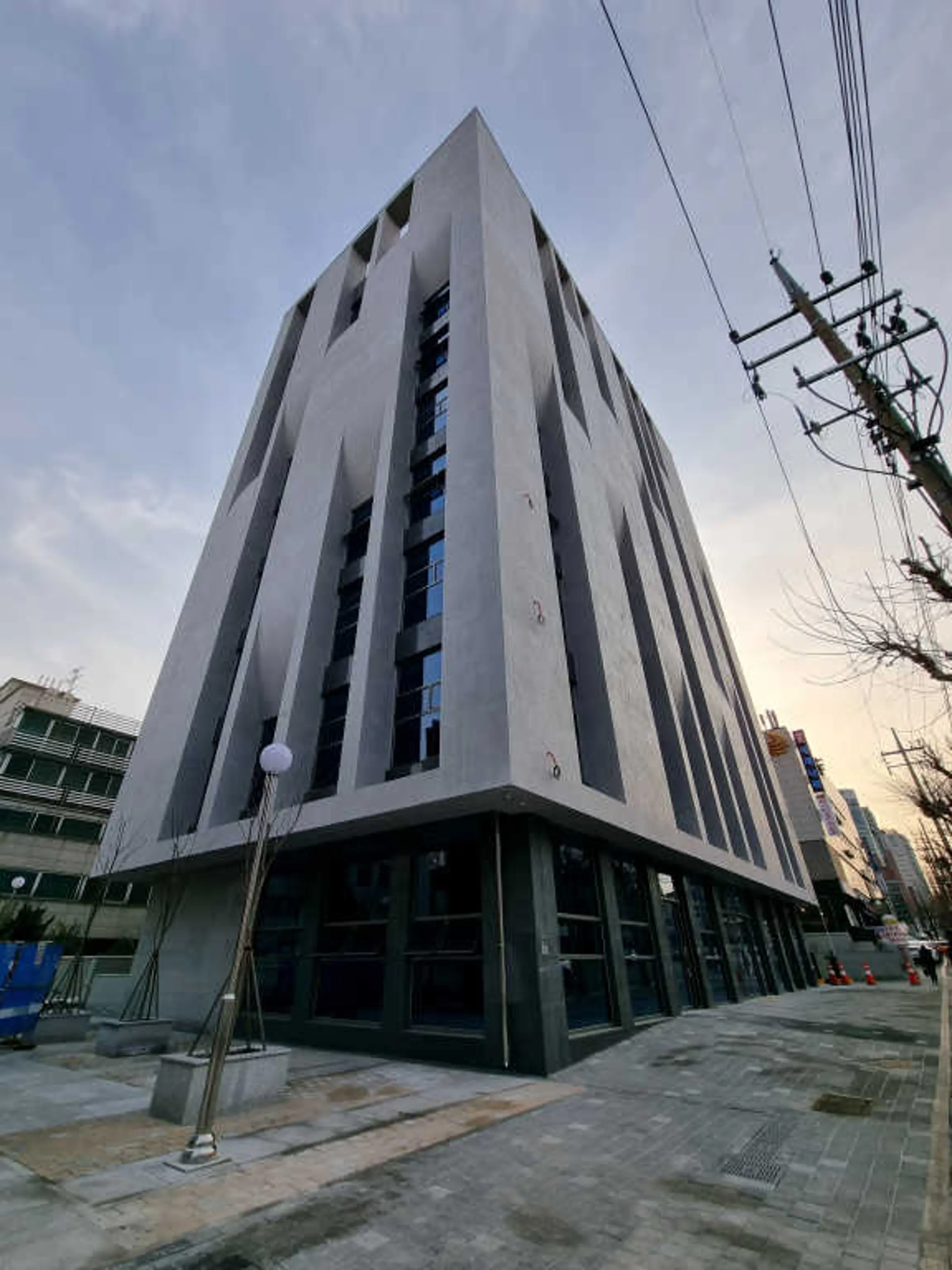 Budynek komercyjno-biurowy Seochodong Zigzag w Seulu