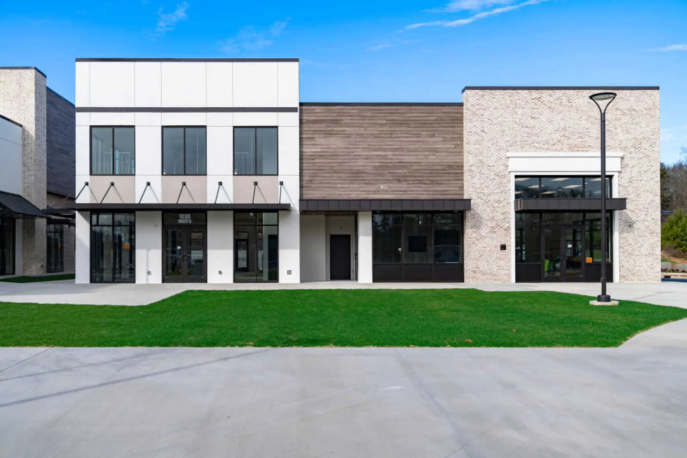 Elewacja centrum handlowego West Lake Commons