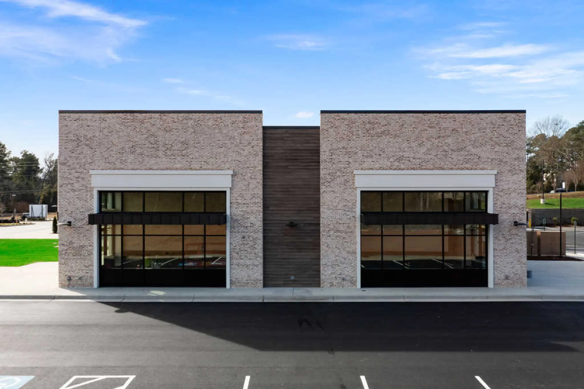 Elewacja centrum handlowego West Lake Commons