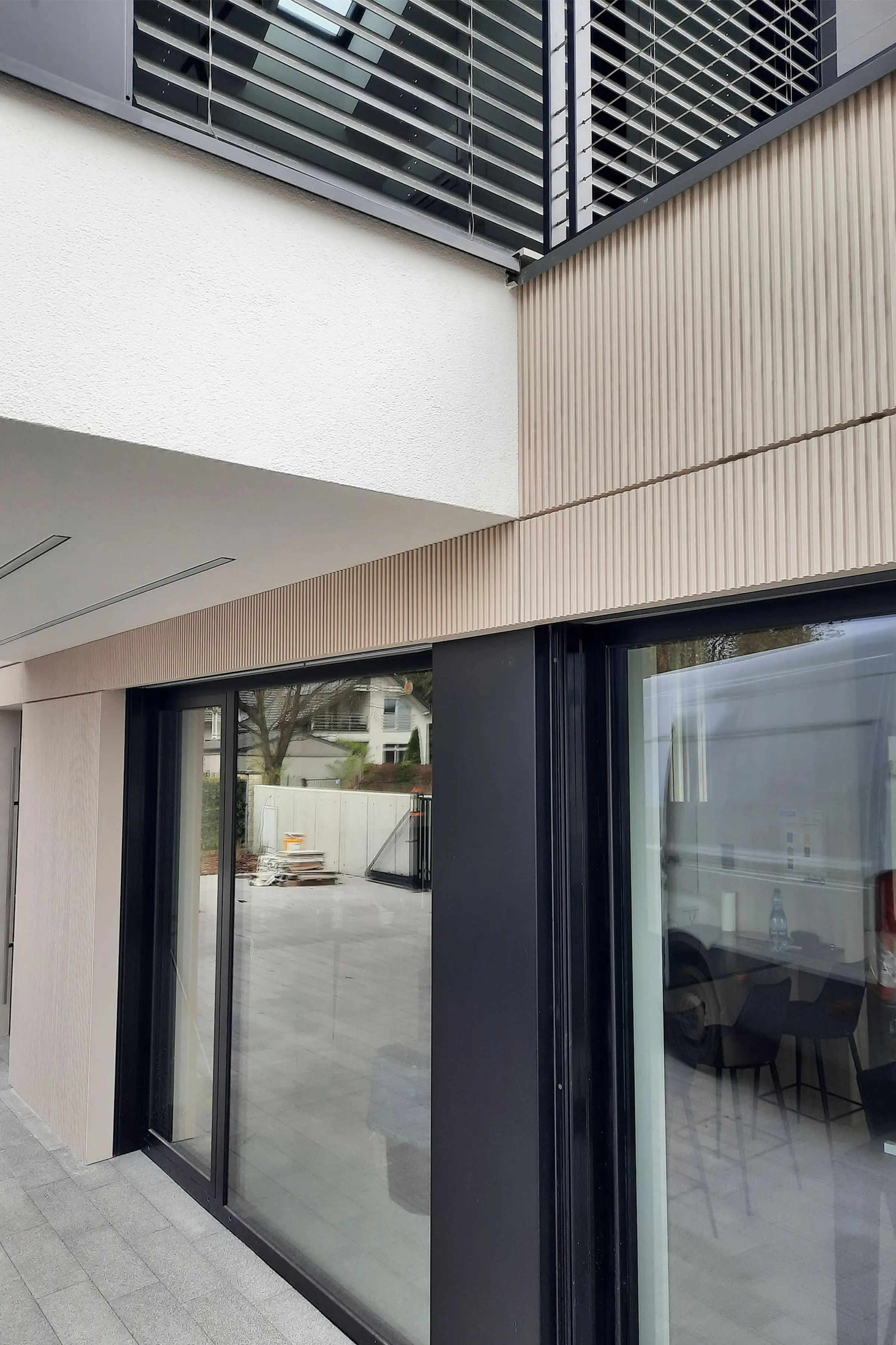 Ryfle na elewacji domu jednorodzinnego