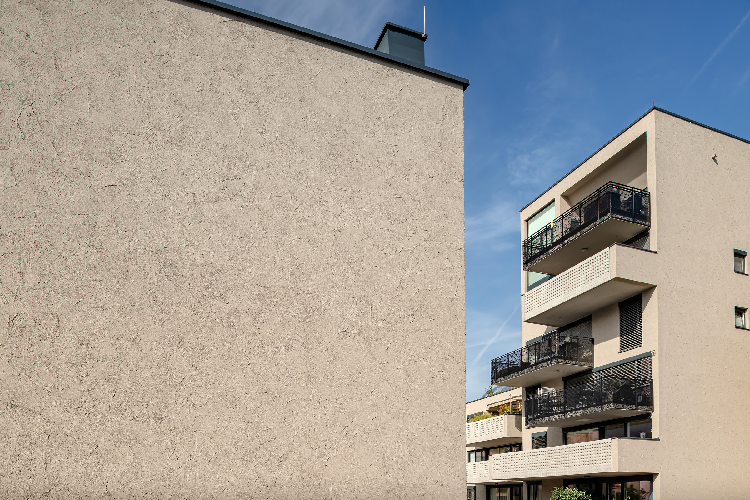 Tynk z efektem śladów pacy: Stolit Effect® w fakturze StoSignature na elewacji kamienic-Innsbruck.