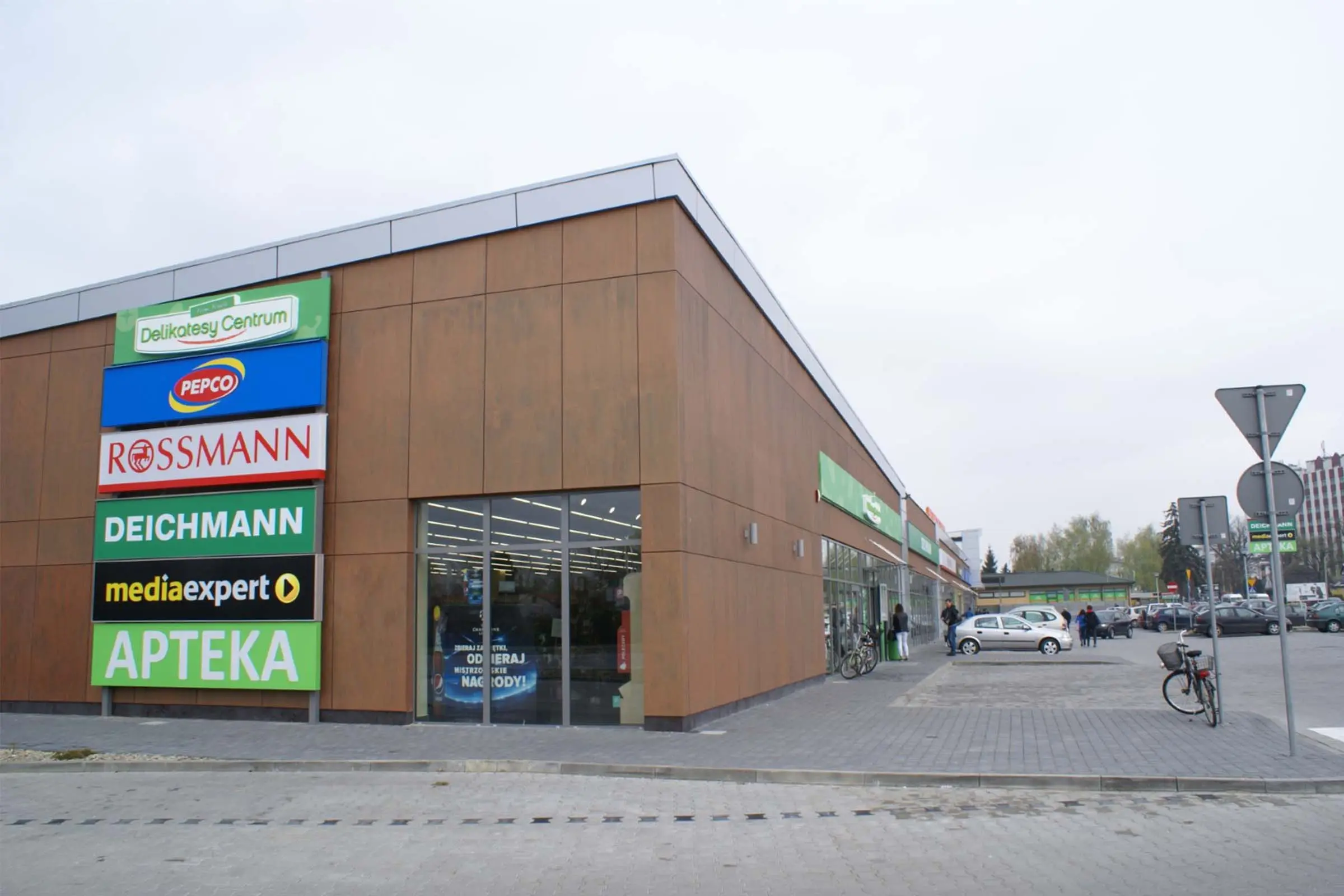 Park handlowy z dworcem autobusowym