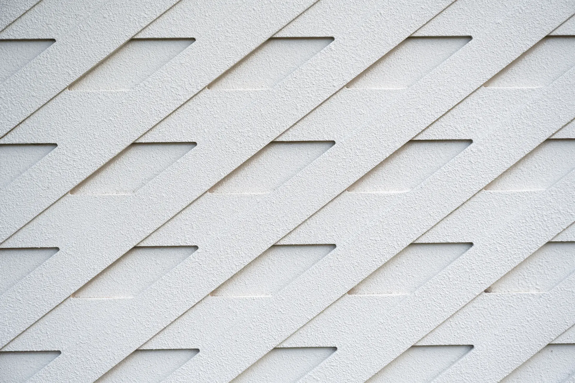 Osiedle Trimare w Sztutowie z elewacją stylizowaną na rybacką sieć