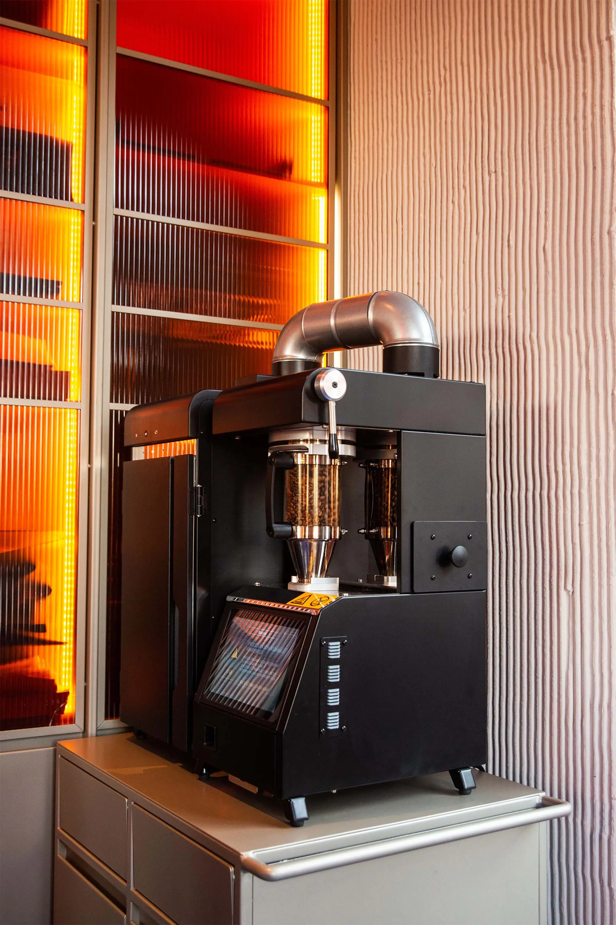 Widok na wnętrze Klubopiekarni Woda