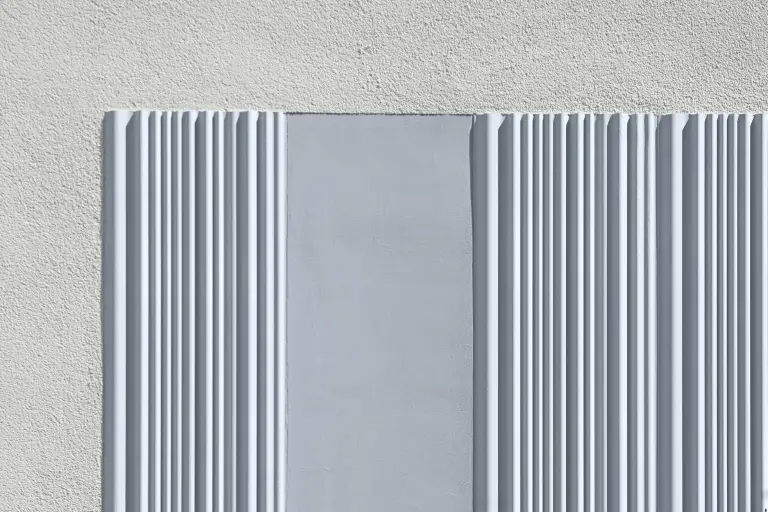 Detailaufnahme einer Fassade, gestaltet mit StoDeco Fassadenelementen aus Verolith®