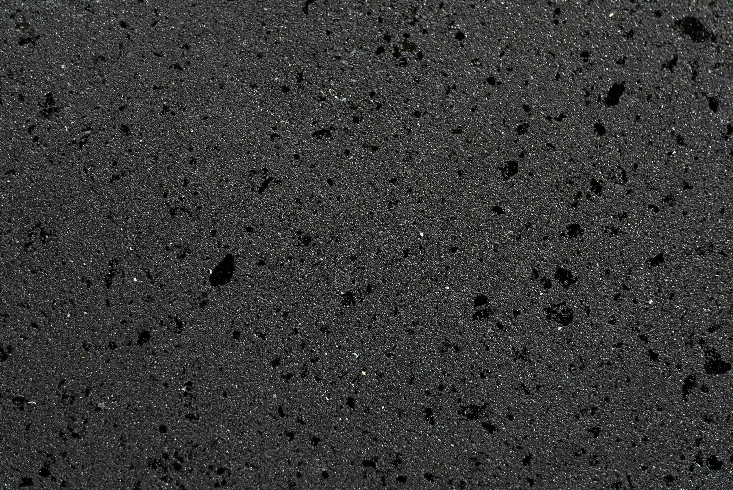 Powierzchnia tynku, tynk wielobarwny StoSuperlit® K 0,8 w kolorze antracytowym