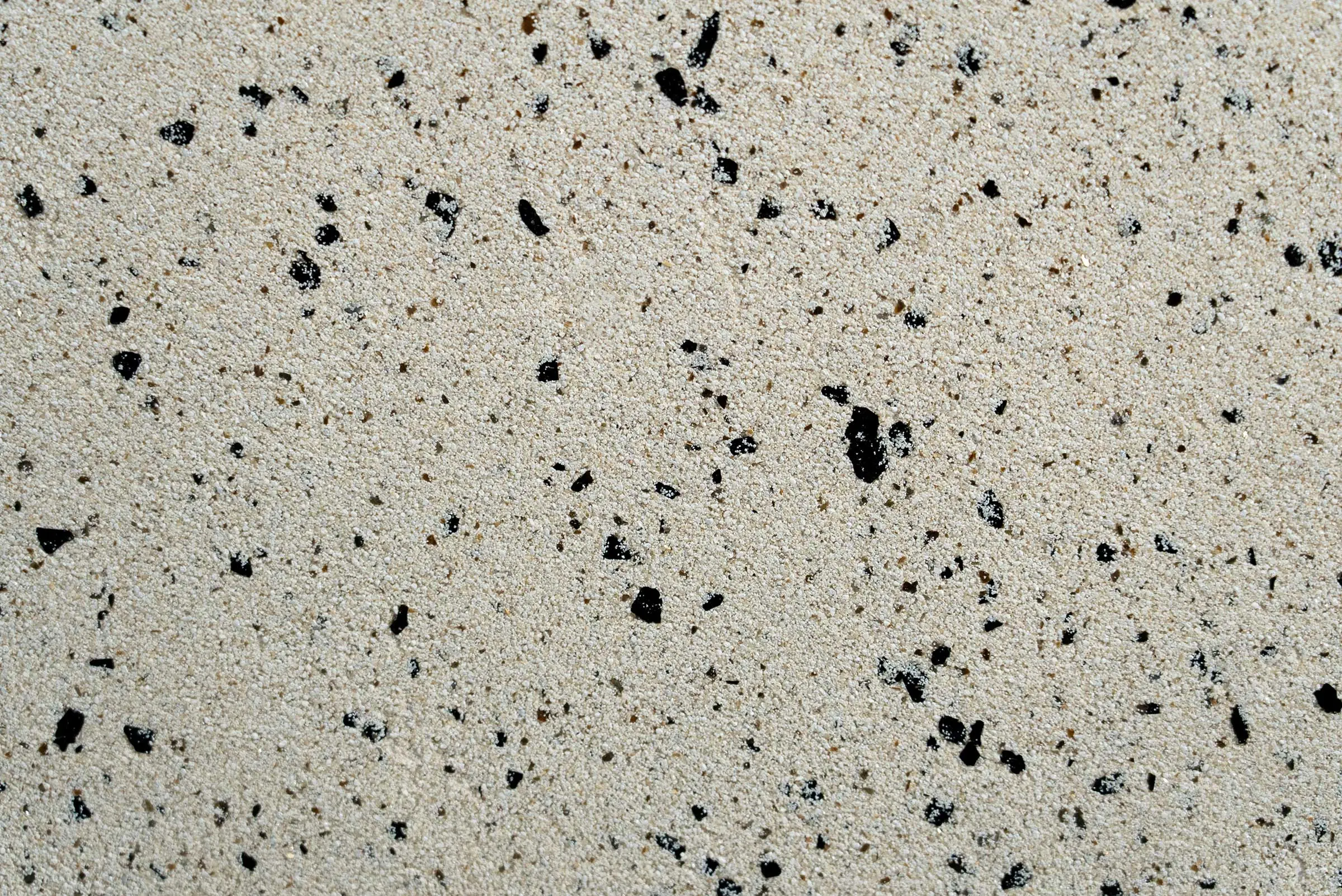 Powierzchnia tynku, tynk wielobarwny StoSuperlit® w kolorze kremowym