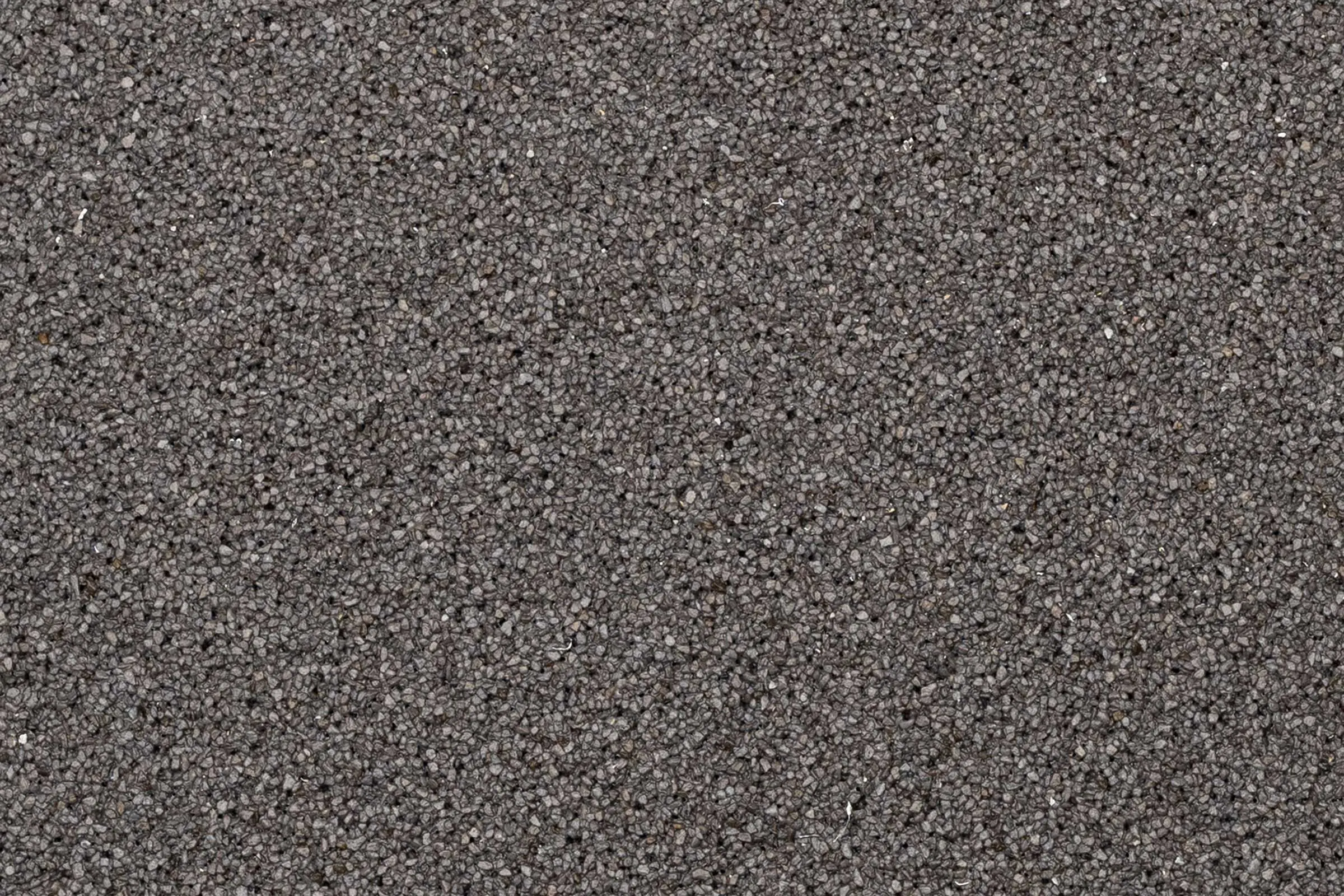 Kolorowy tynk kamyczky w kolorze ciemnego antracytu, o uziarnieniu K 1,5 StoSuperlit®